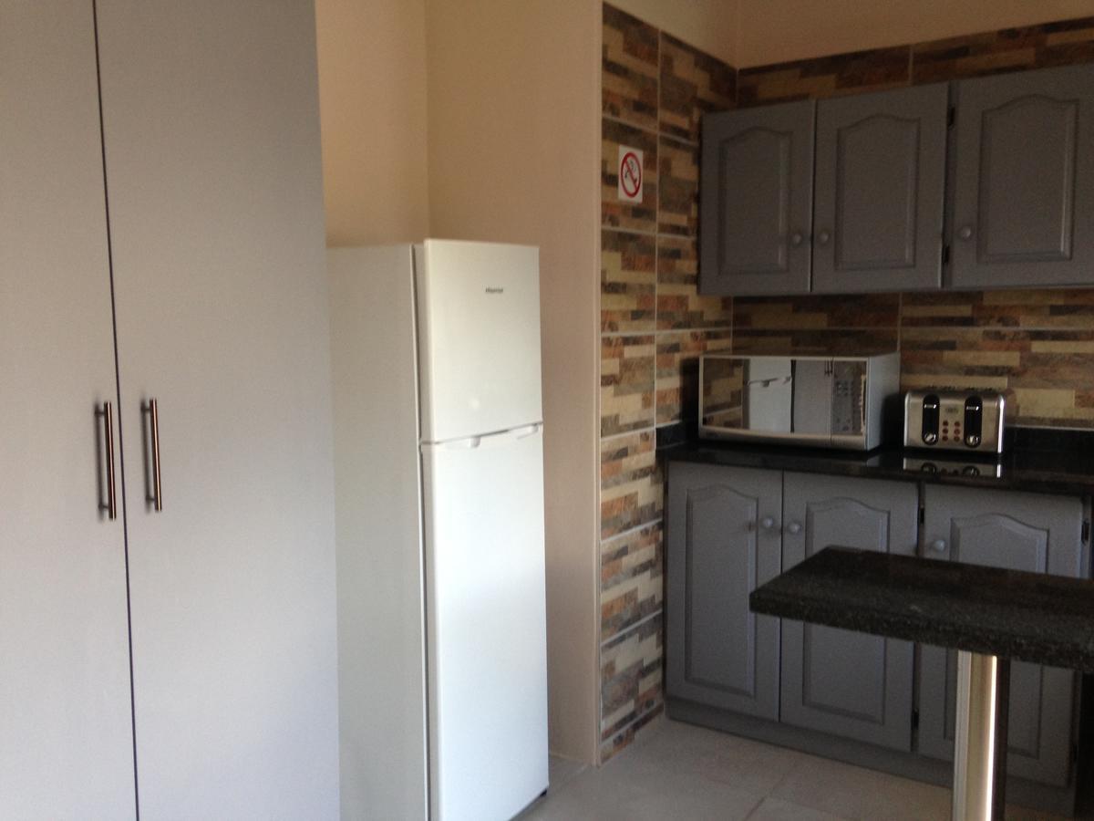 Impala Chalets พาลาบอร์วา ภายนอก รูปภาพ