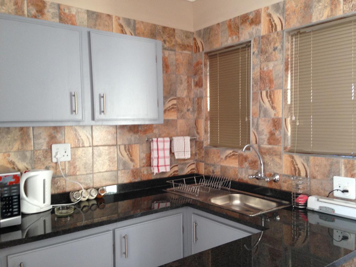 Impala Chalets พาลาบอร์วา ภายนอก รูปภาพ