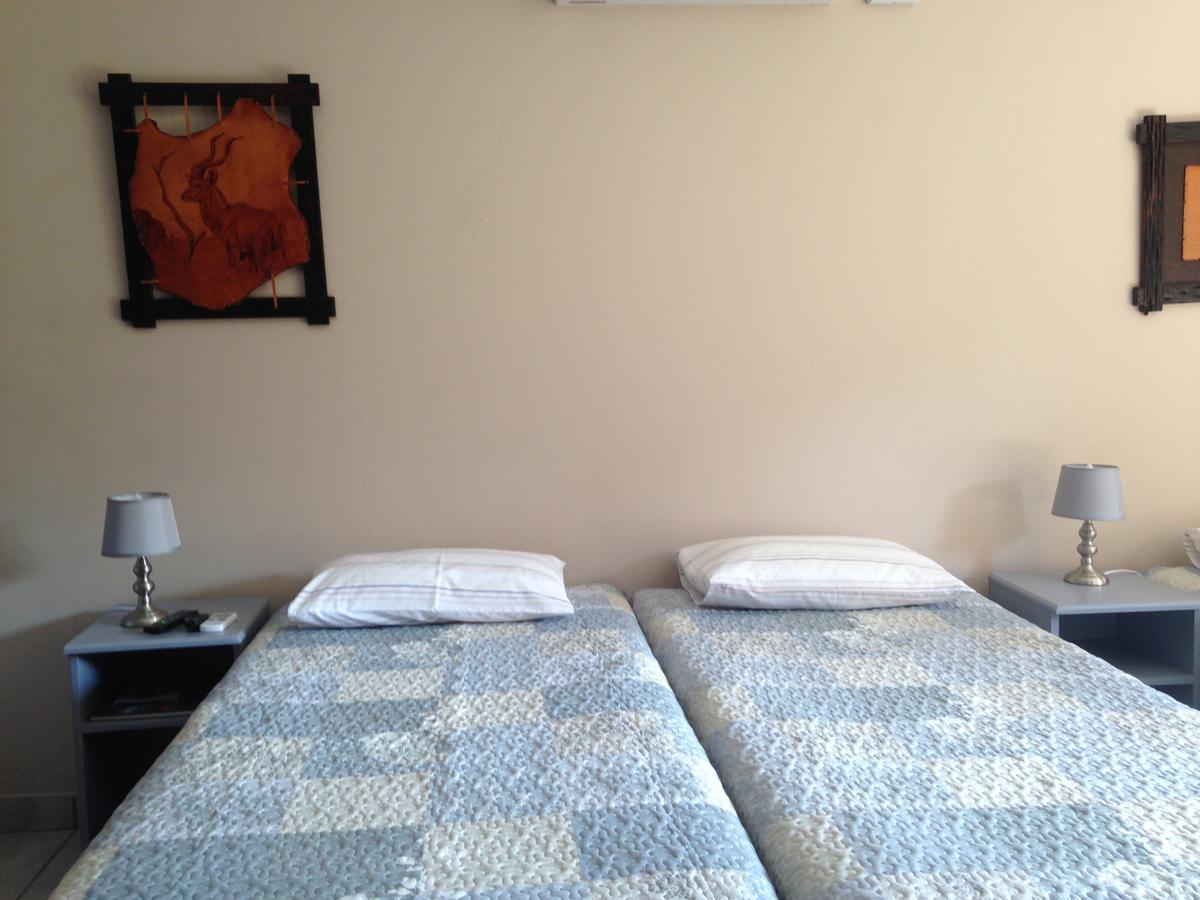 Impala Chalets พาลาบอร์วา ภายนอก รูปภาพ