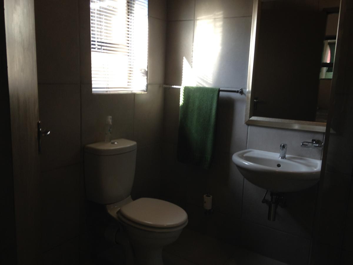 Impala Chalets พาลาบอร์วา ภายนอก รูปภาพ