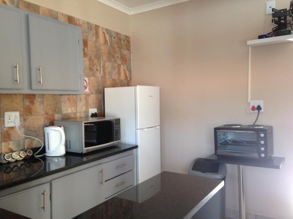 Impala Chalets พาลาบอร์วา ภายนอก รูปภาพ
