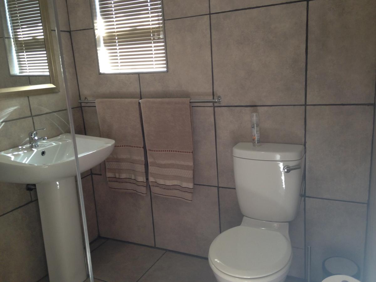 Impala Chalets พาลาบอร์วา ภายนอก รูปภาพ
