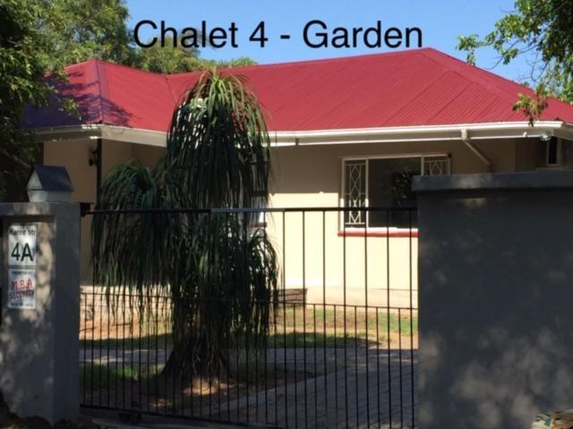 Impala Chalets พาลาบอร์วา ภายนอก รูปภาพ
